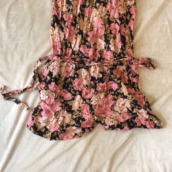 Never been worn -romper. - Picture 3 of 3